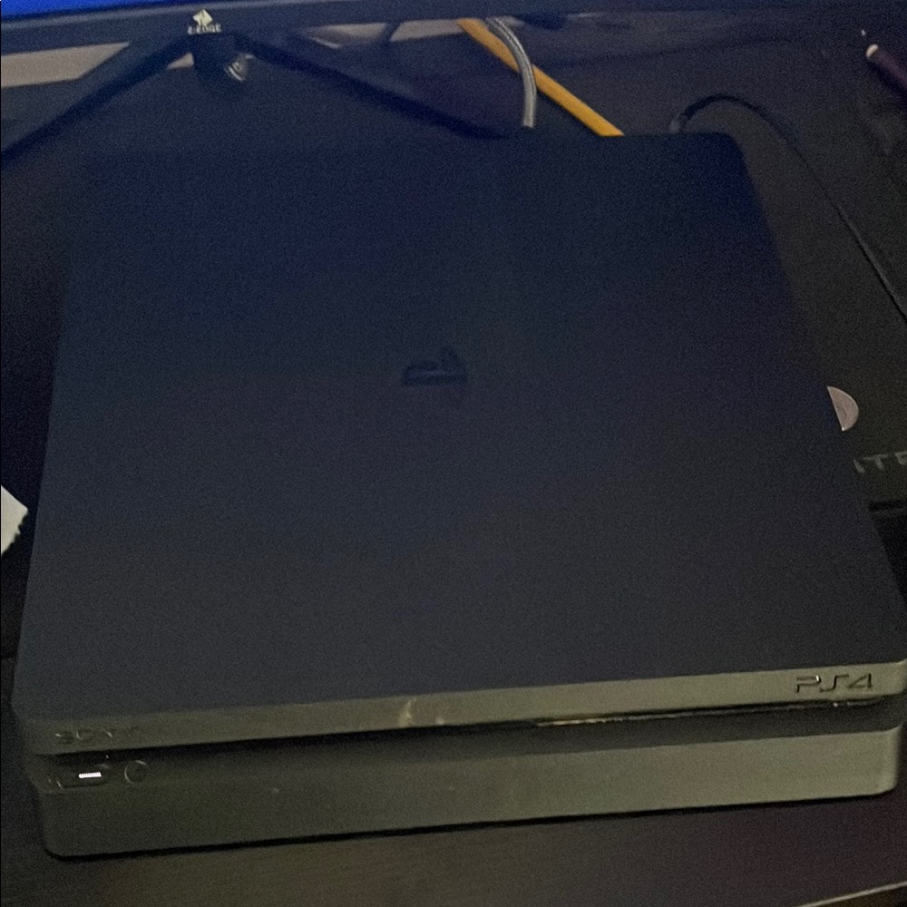 PS4 (with controller)